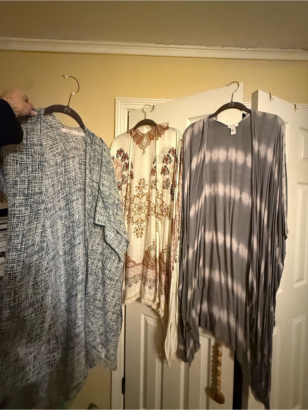 Pack of 3 women’s lightweight kimonos